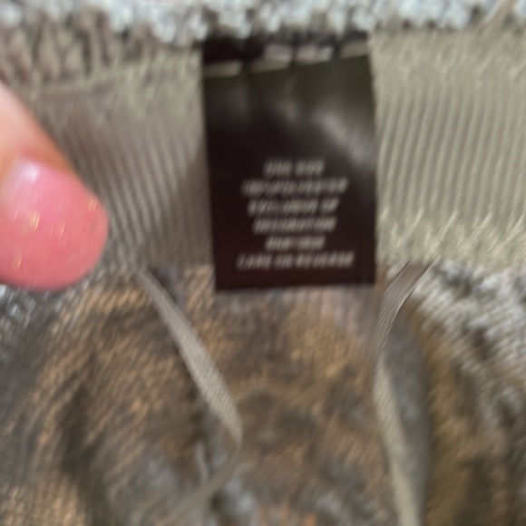 Hat - Picture 3 of 4